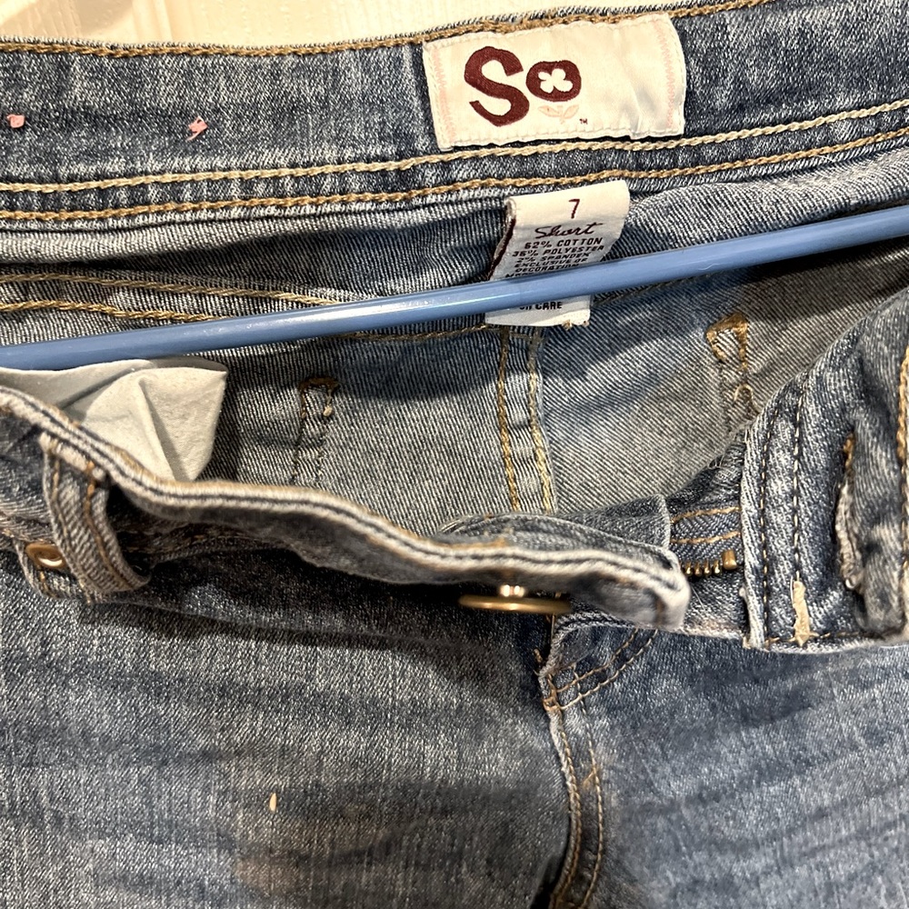 So jeans from Kohl’s. Worn once. Excellent condition size 7.